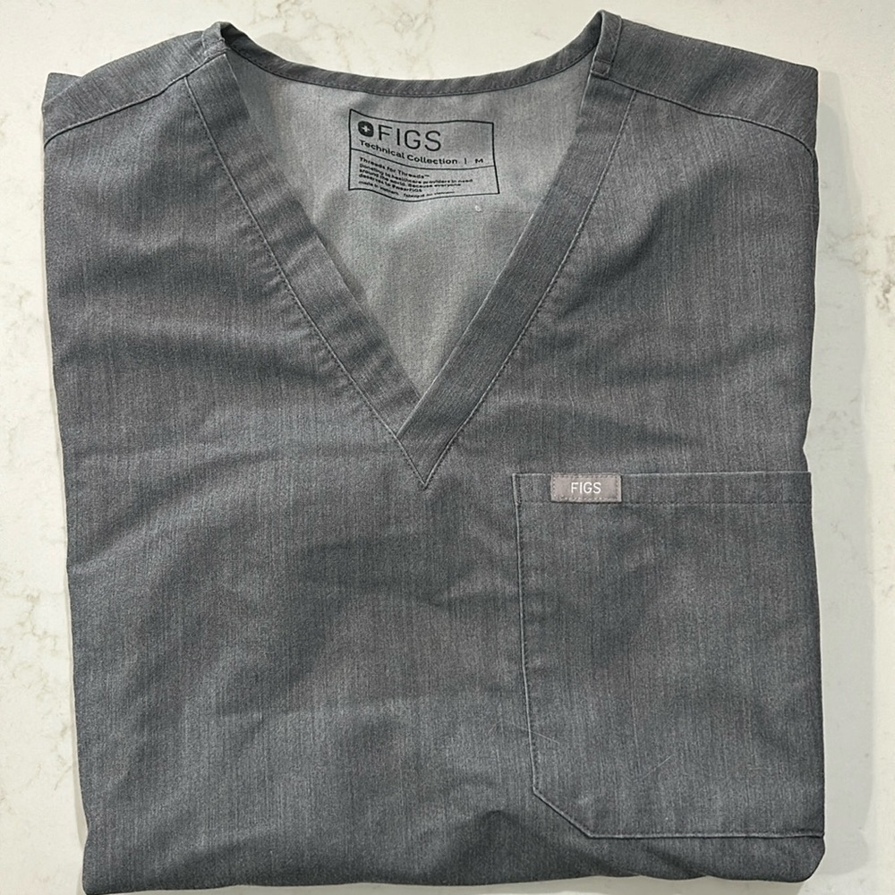 Figs Women's Short Sleeve V-Neck Scrub Top in Charcoal Gray